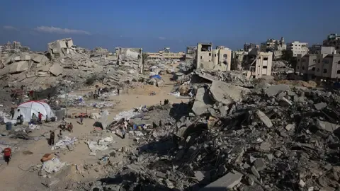 Military Armored Vehicles Advance into Major Gazan Civilian District
